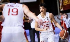 半岛体育app下载-篮球赛场闹出意外事件，裁判须做出公正判决