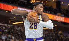 半岛体育app下载-尼克斯逆袭森林狼，季后赛希望渐现曙光