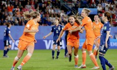 半岛体育在线-荷兰女足实力出击，稳操胜券！