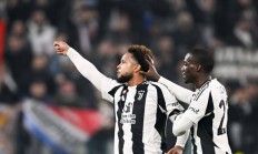 半岛体育新闻-关于意甲联赛竞争激烈，球队们努力争胜的信息