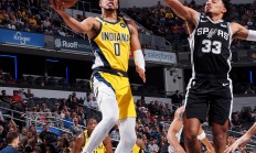 半岛体育中国官网-神奇一幕！球员致命封盖制胜比赛！