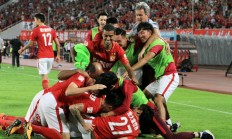 半岛体育app下载-泰达不敌上港，保级形势愈发紧迫的简单介绍