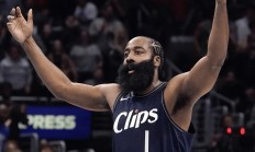 半岛体育活动-哈登火力全开，带领火箭队轻松击败尼克斯队