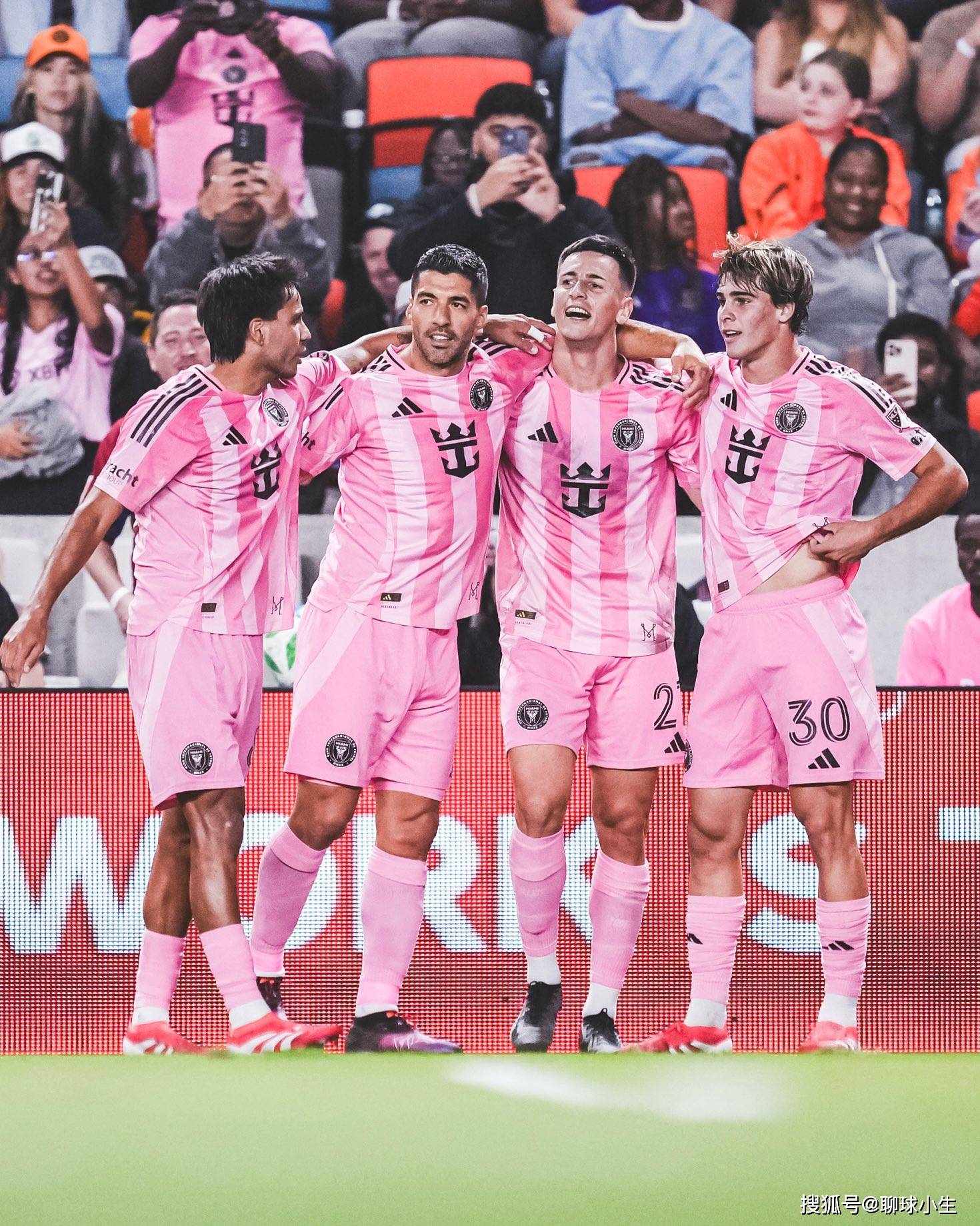 梅西率队出击!巴萨客场击败拜仁晋级 梅西率队出击!巴萨客场击败拜仁晋级