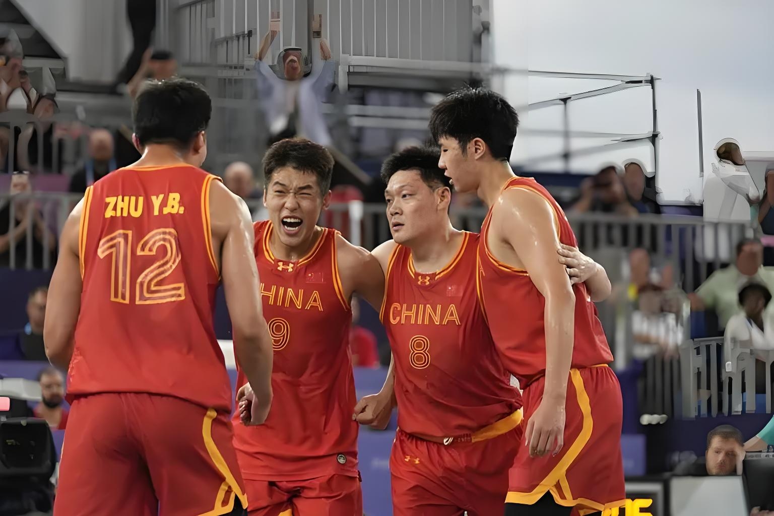 英雄球员带领球队战胜对手获得胜利